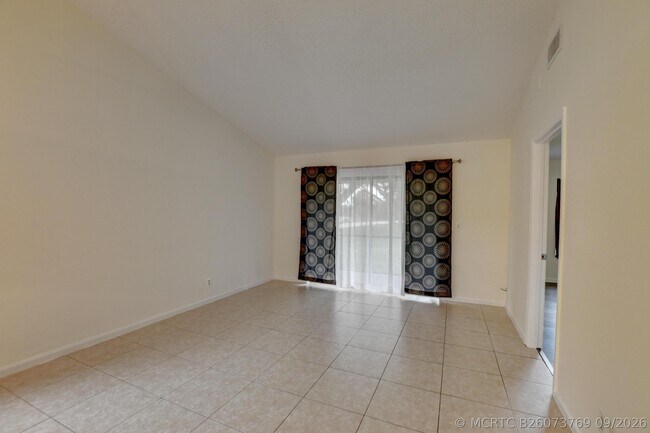 Building Photo - 499 Hardwood Pl