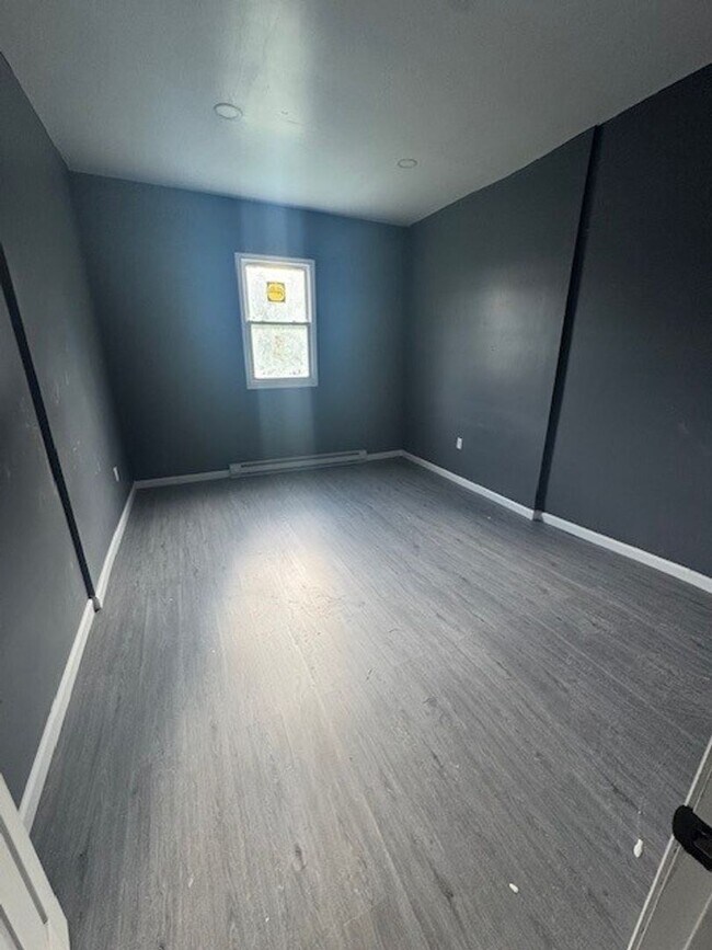 Building Photo - 116 E Ridge St