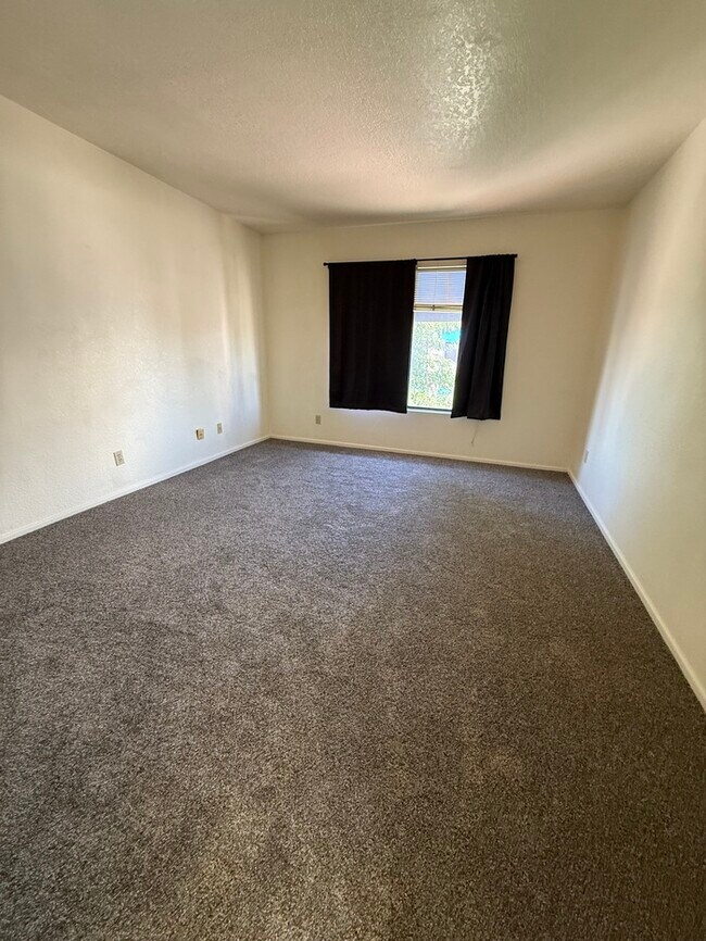 Building Photo - APARTMENT FOR RENT