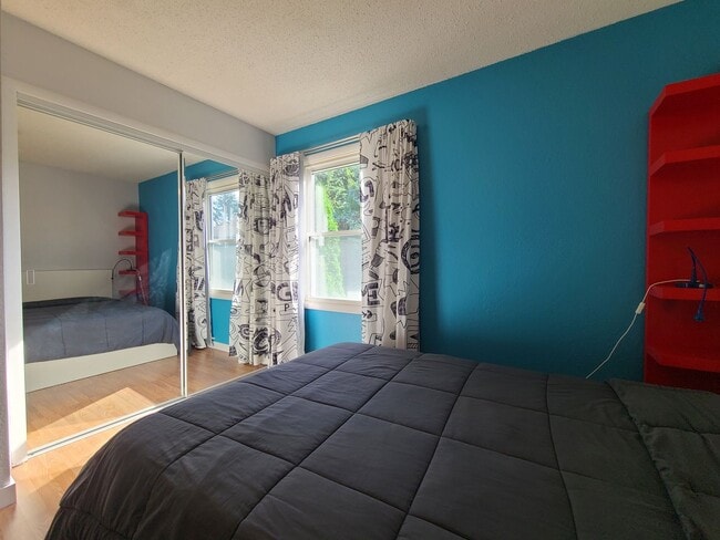 Building Photo - Furnished 2-Bedroom Condo in St. Joseph