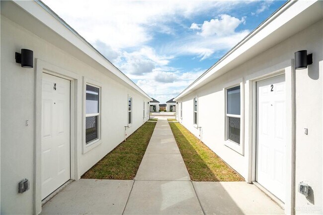 Building Photo - 19 S Xanthia St