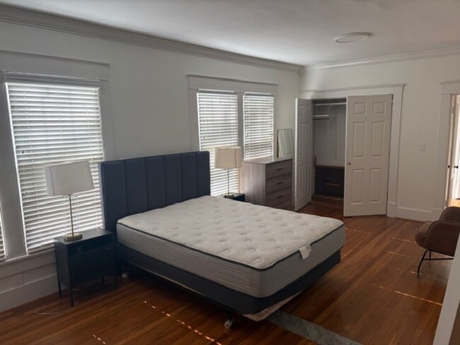 Building Photo - 2017 N Garfield St