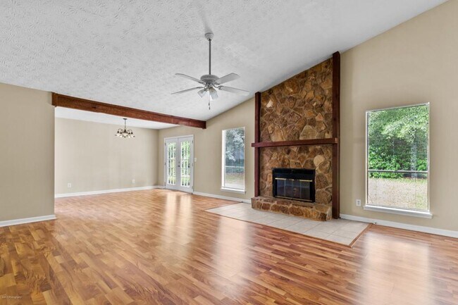 Building Photo - 625 Oxford Hall Dr SW