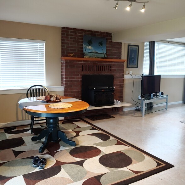 Building Photo - 12052 NE Jefferson Point Rd