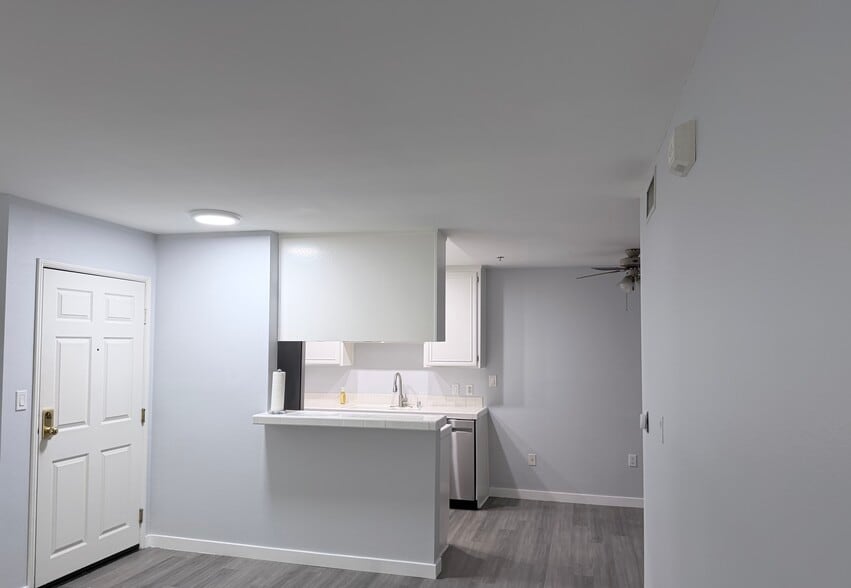 Building Photo - 4501 Cedros Ave