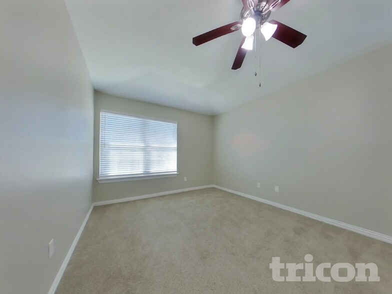 Building Photo - 6128 Silver Leaf Dr