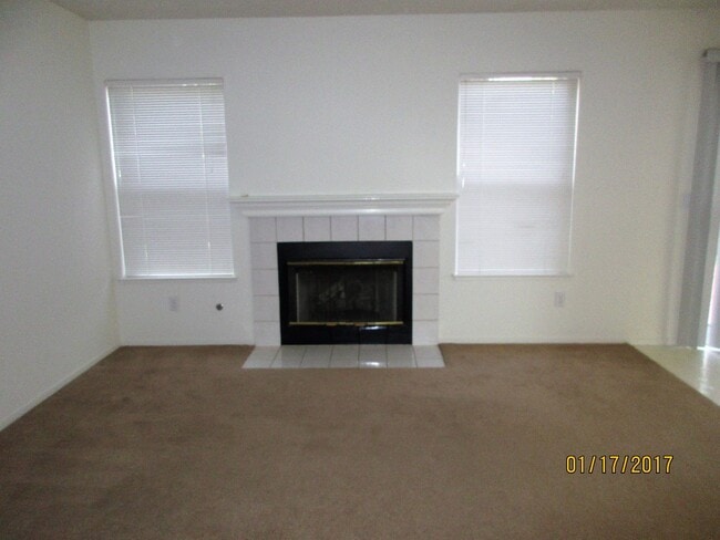 Building Photo - Lovely Home in Sought-After Neighborhood