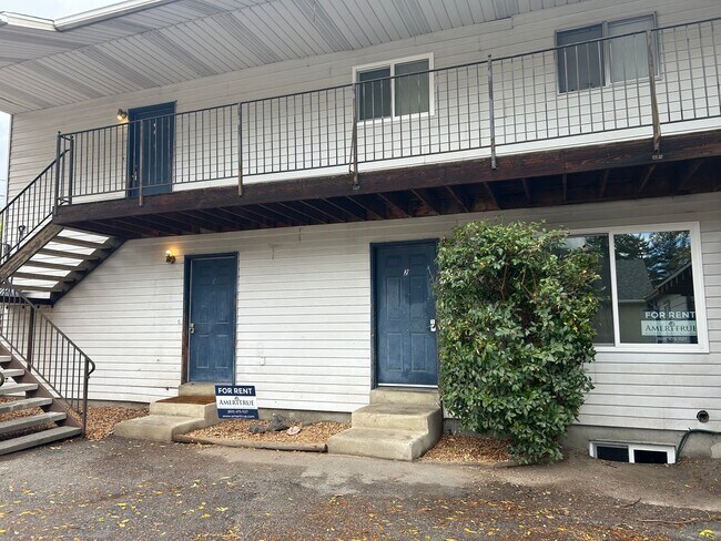 Primary Photo - 400 E 4 plex