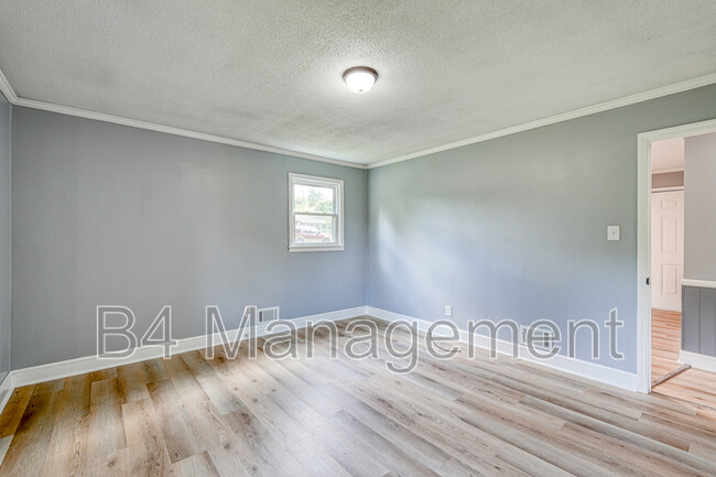 Building Photo - 835 Archer Rd
