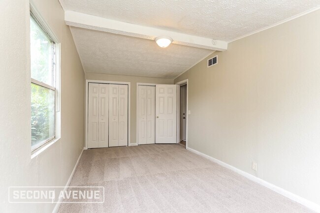 Building Photo - 8645 Samona Dr W