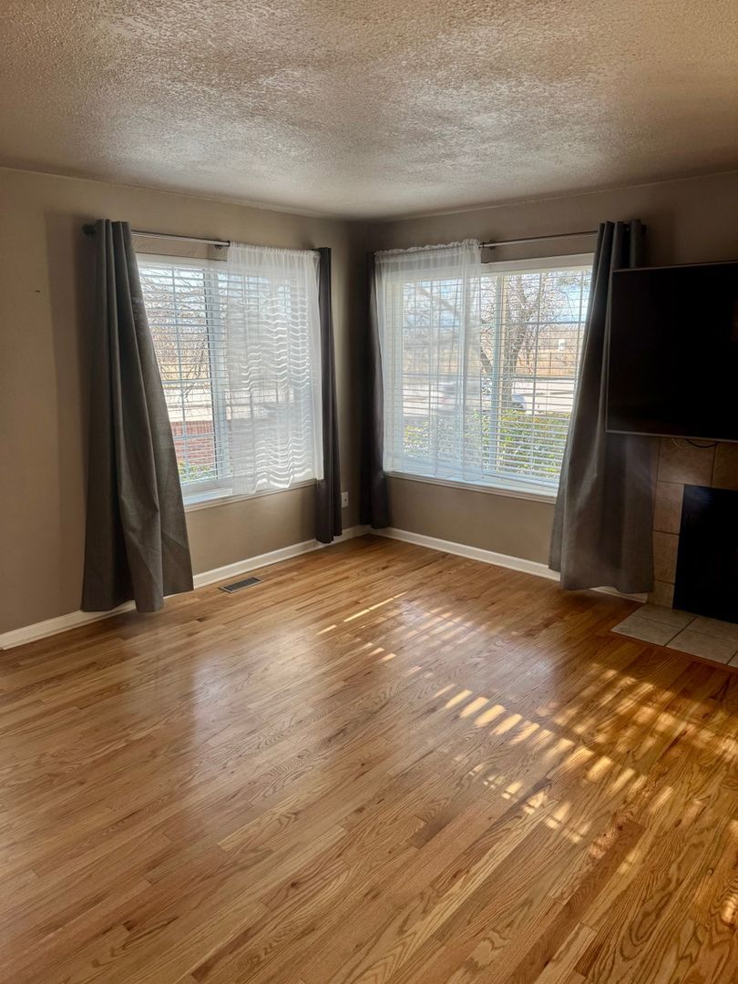 Building Photo - 13762 E Lehigh Ave