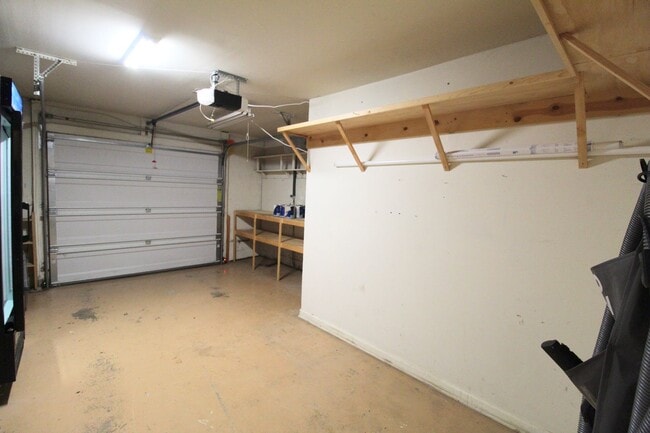 Building Photo - 907 Meadowlark Dr