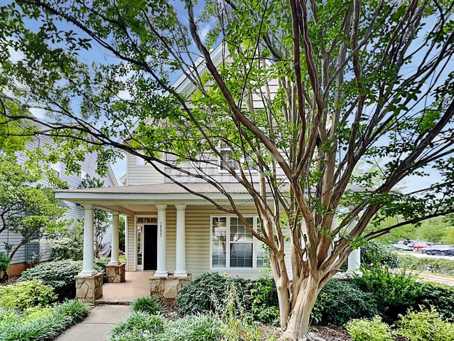 Primary Photo - 16527 Ambassador Park Dr