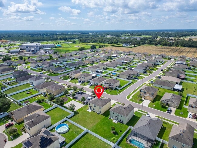 Building Photo - Stunning 5 bed/ 2 bath