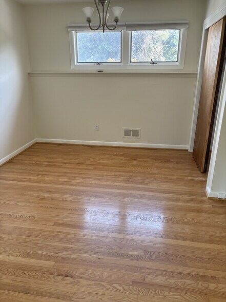 Living room - 18 Wordsworth Dr