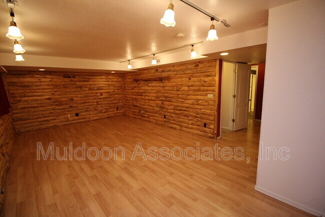 Building Photo - 6724 Lost Springs Dr