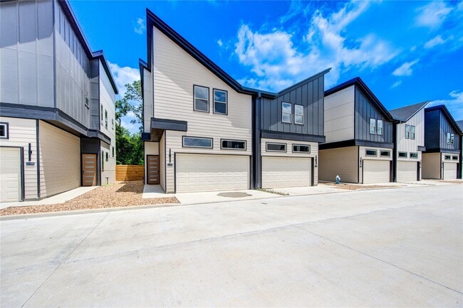 Primary Photo - 13103 Beauty Berry Ridge Ln