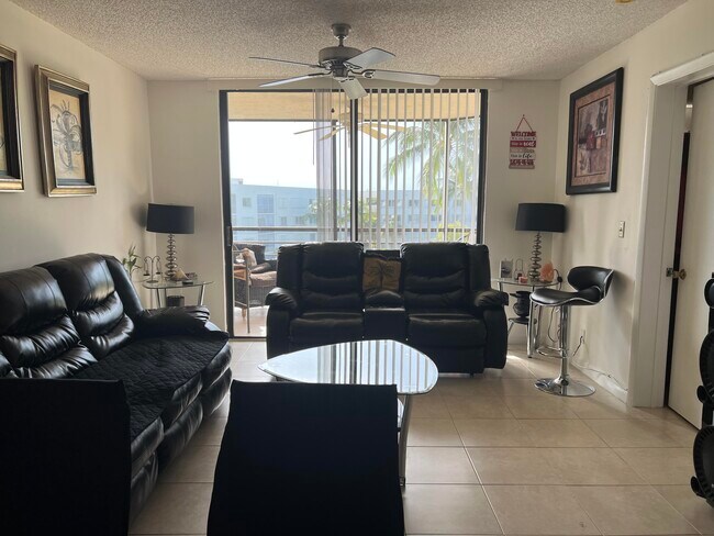 Building Photo - 3138 Via Poinciana