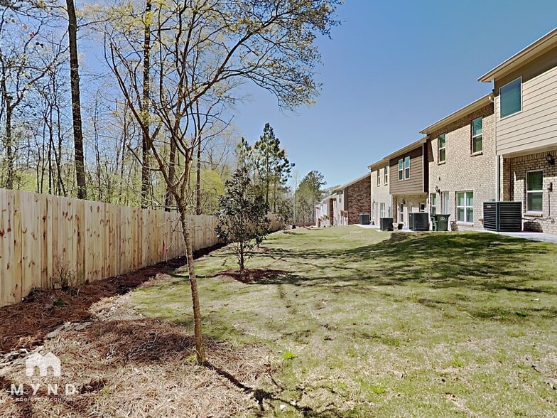 Building Photo - 10143 Benton Woods Dr