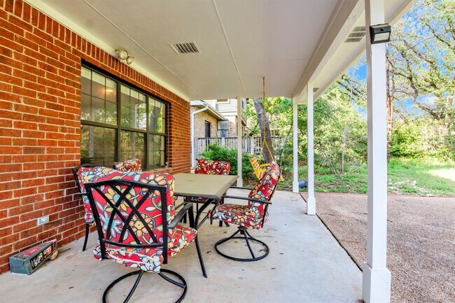 Building Photo - 10903 Chateau Hill