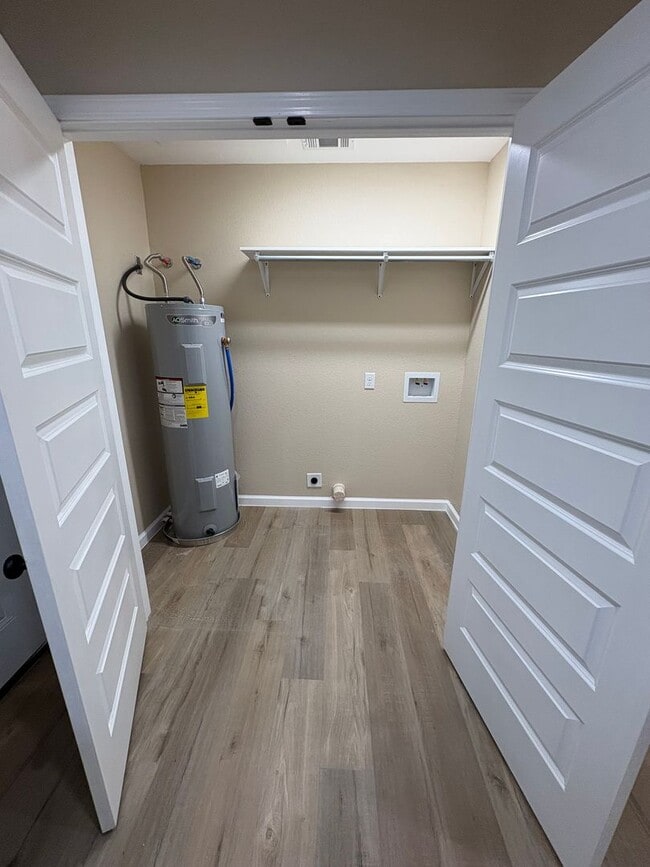 Building Photo - 1806 Teston Ln