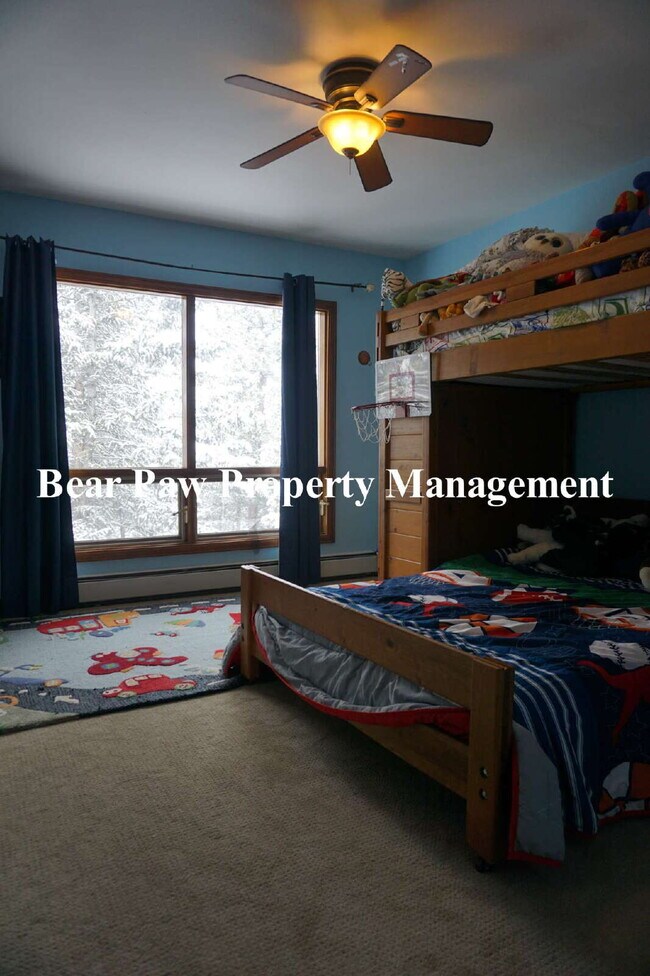 Building Photo - Lovely Home in Soda Creek!!
