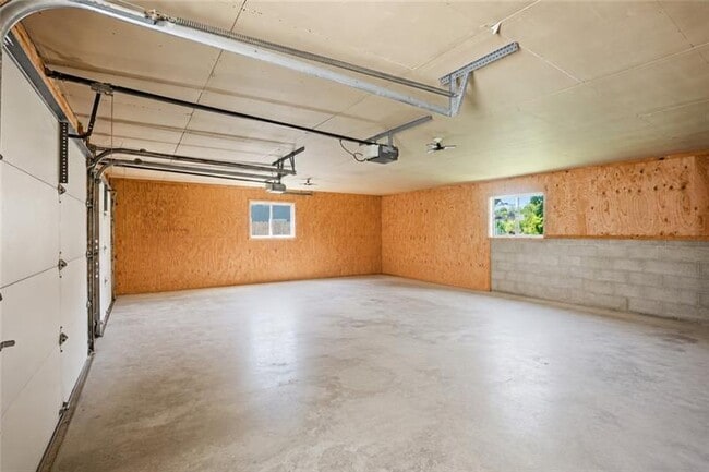 Building Photo - 315 South Dr