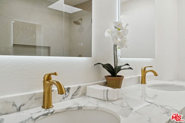 Building Photo - 880 Hilldale Ave