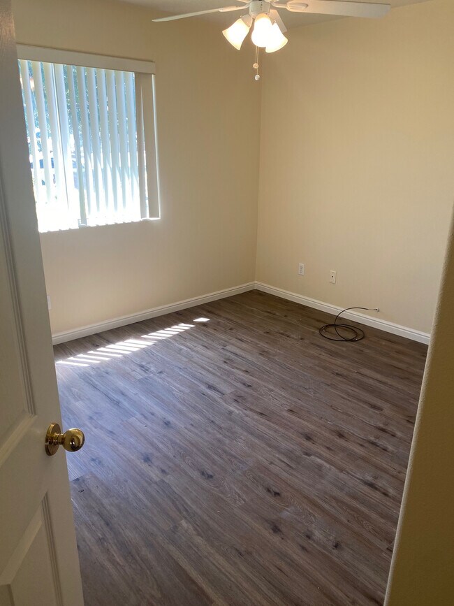 Building Photo - 1048 N 2100 W