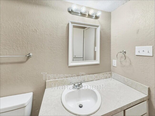 Building Photo - 1006 Bland Dr