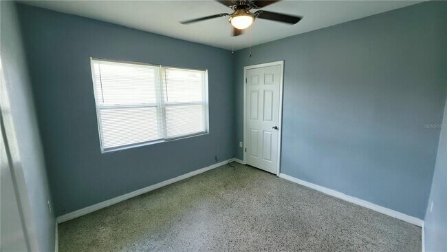 Building Photo - 4615 EDGEWATER Dr