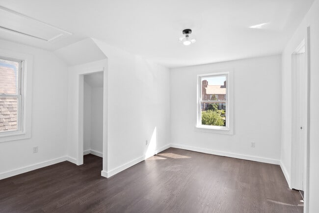 Building Photo - 5855 De Giverville Ave