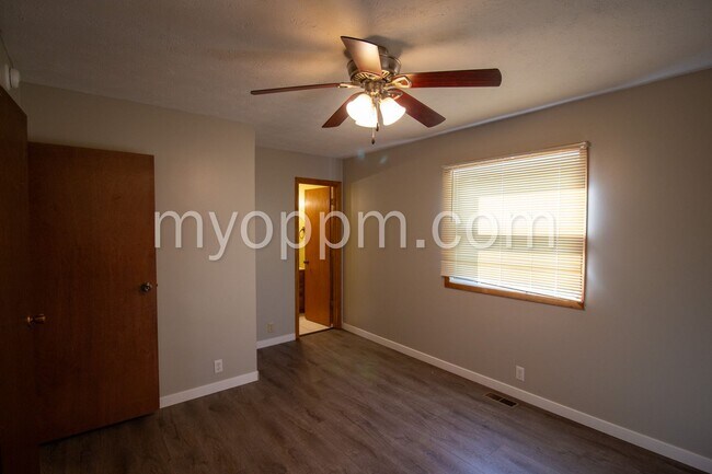 Building Photo - Spacious Omaha Home