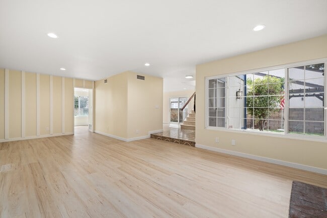 Building Photo - 306 Dolores Cir