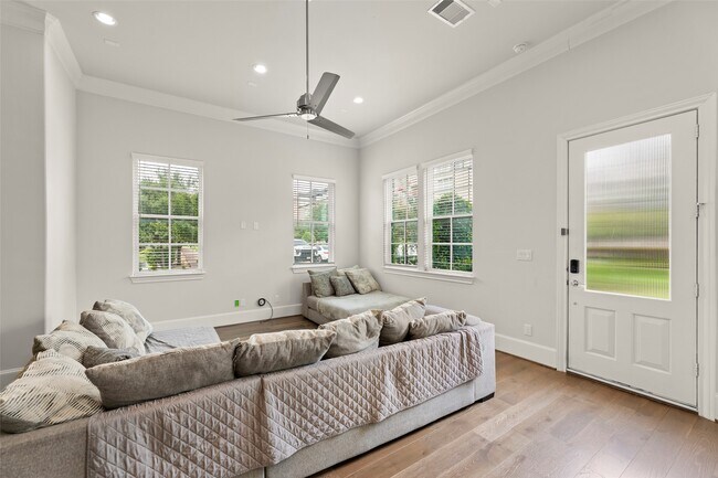 Building Photo - 9651 Kings Cross Station