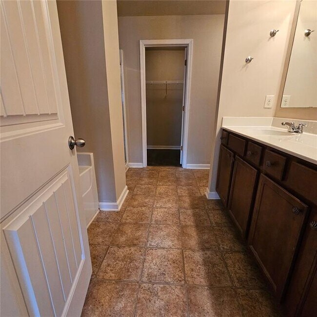 Building Photo - 413 Fern Bay Dr SW