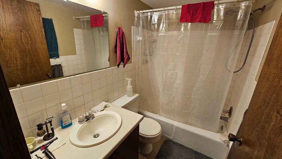 Building Photo - 812 9th Ave S