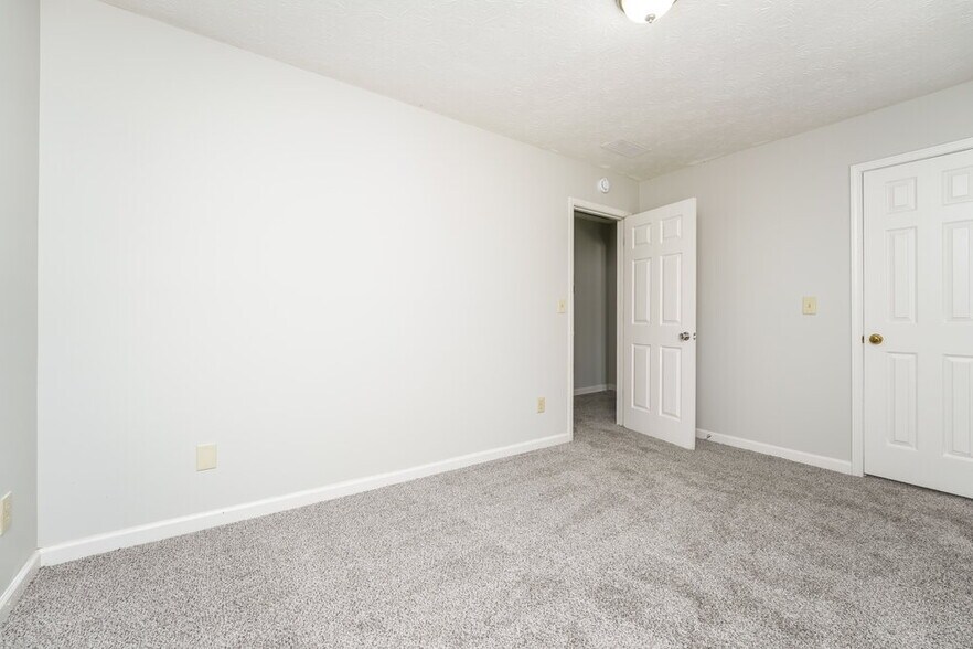 Building Photo - 2526 Highland Dr SE