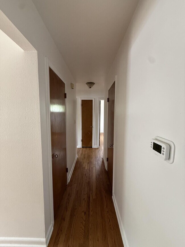 Building Photo - Charming Home Available Now!