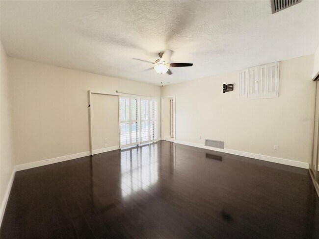 Building Photo - 3015 Tall Pine Dr