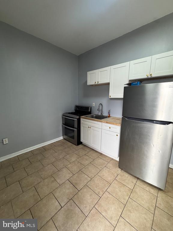 Building Photo - 327 N 6th St