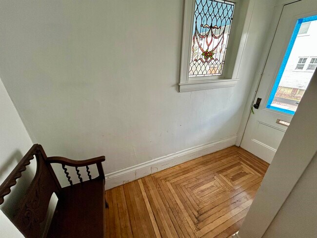 Building Photo - 61 Silver St