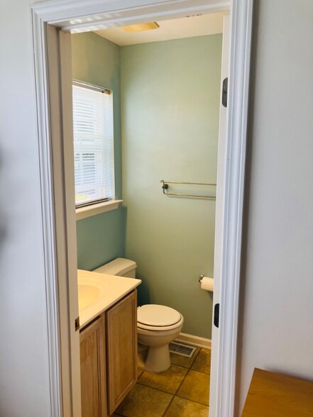 Building Photo - 118 University Village Dr