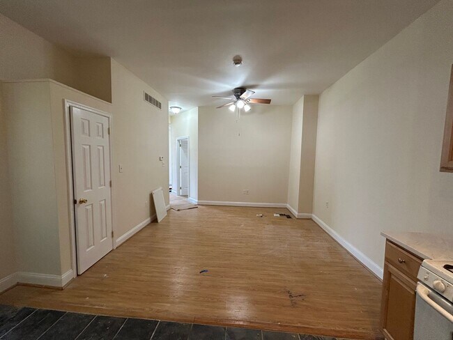 Building Photo - 423 Righter St