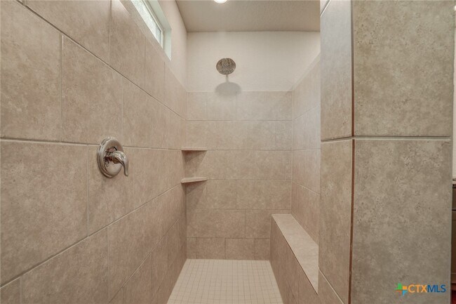 Building Photo - 1945 Redstart