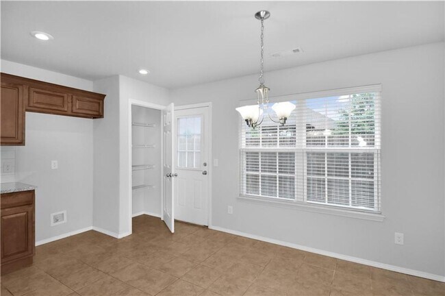 Building Photo - Great home near Bentonville West