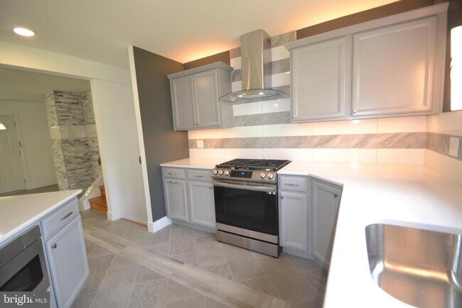 Building Photo - 1436 E Lamplighter Ln