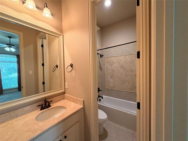 Building Photo - 8116 Canyon Oak Dr