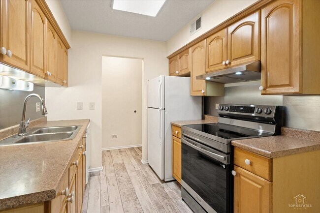 Building Photo - 909 Buccaneer Dr