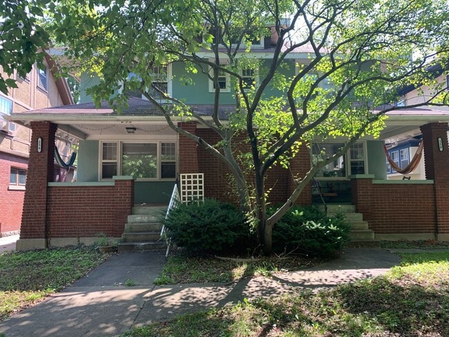 Building Photo - 3 Bedroom Duplex on a Brick Cul-de-sac, Blocks From Eastown and Cherry Hill!